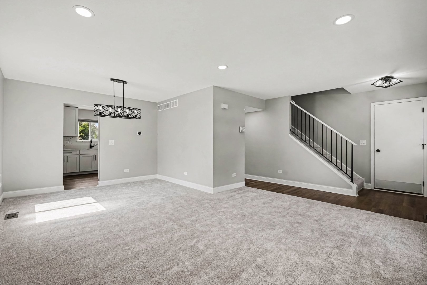 2811 Skylane Drive Property Photo 3