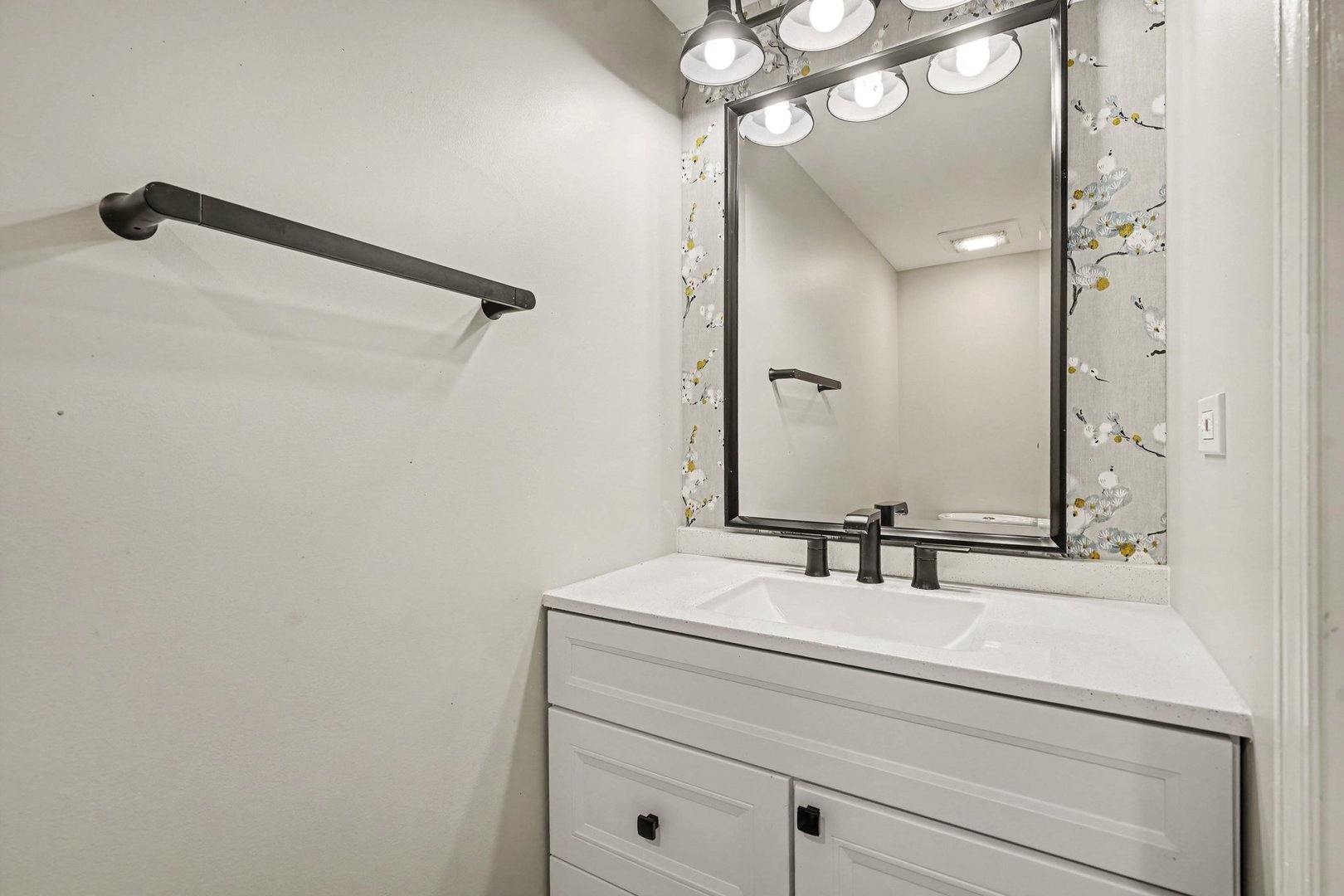 2811 Skylane Drive Property Photo 12