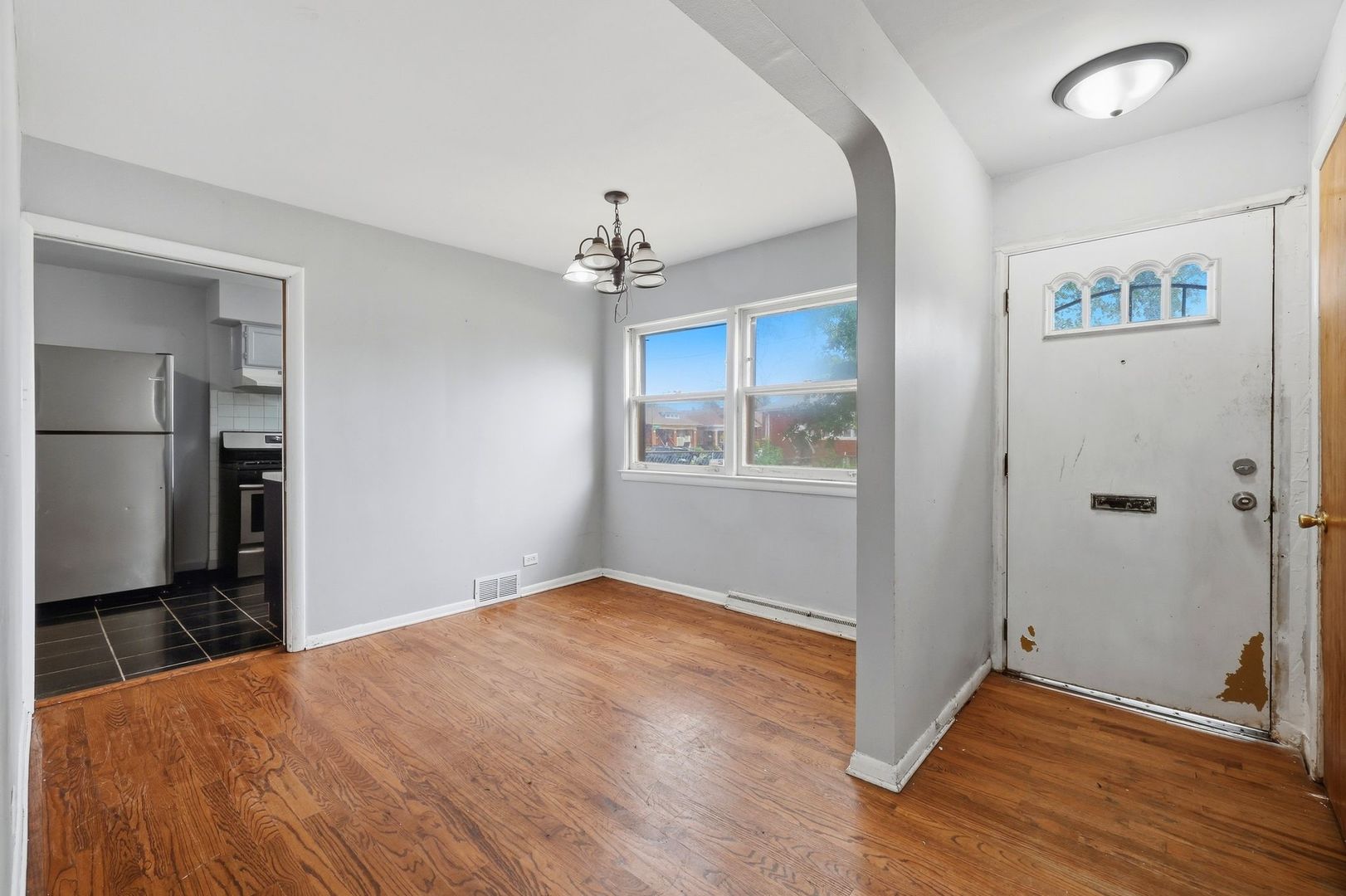 9810 S Loomis Street Property Photo 8