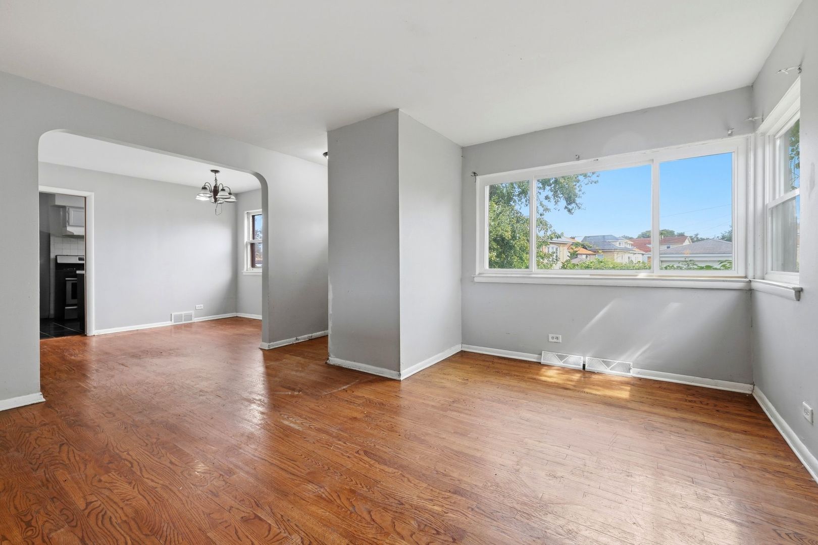 9810 S Loomis Street Property Photo 11