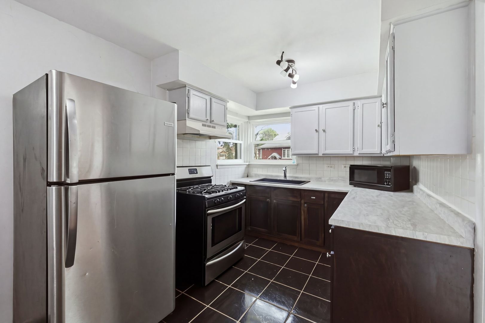9810 S Loomis Street Property Photo 12