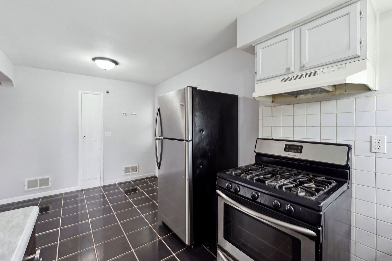 9810 S Loomis Street Property Photo 15