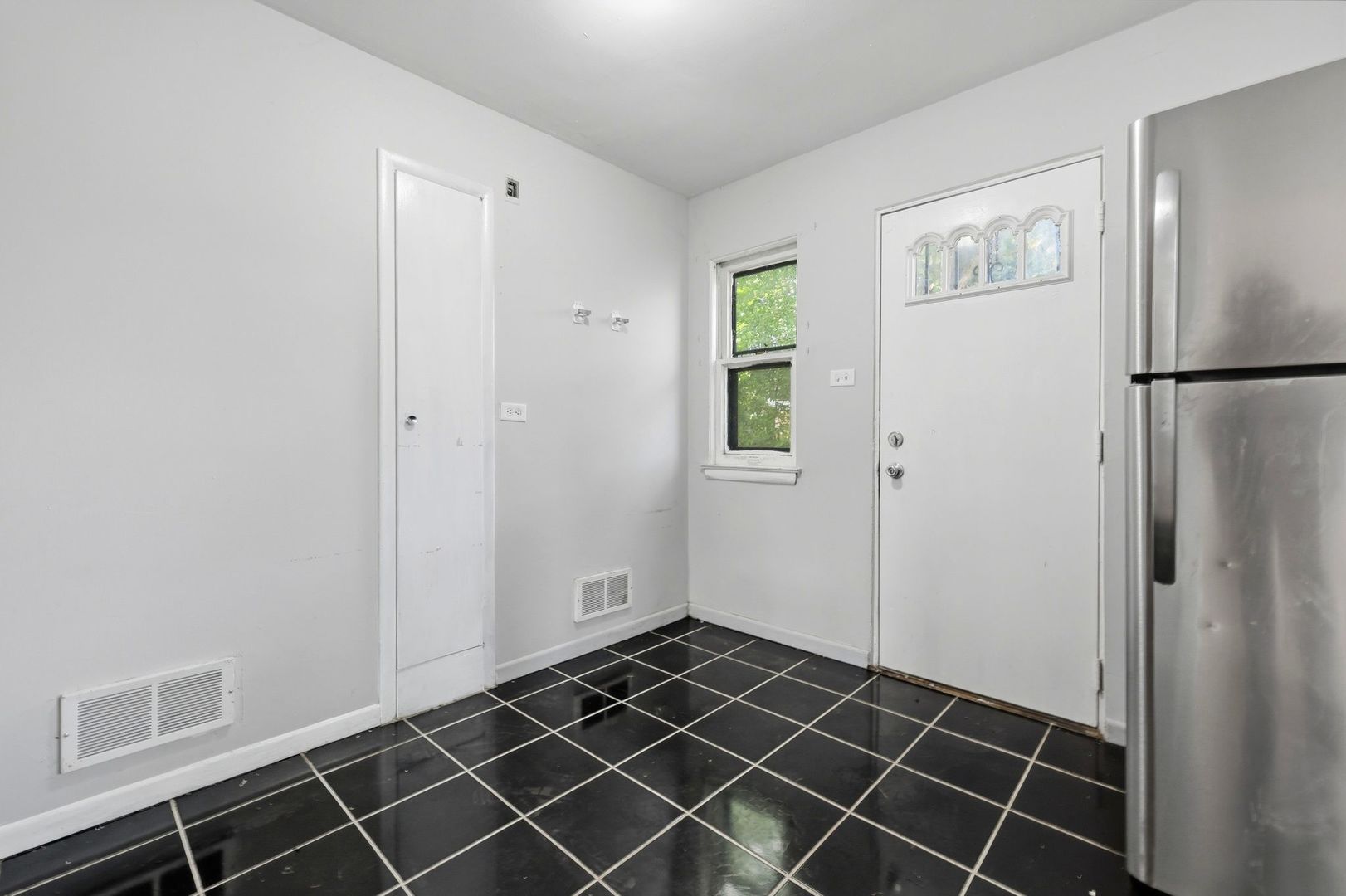 9810 S Loomis Street Property Photo 16