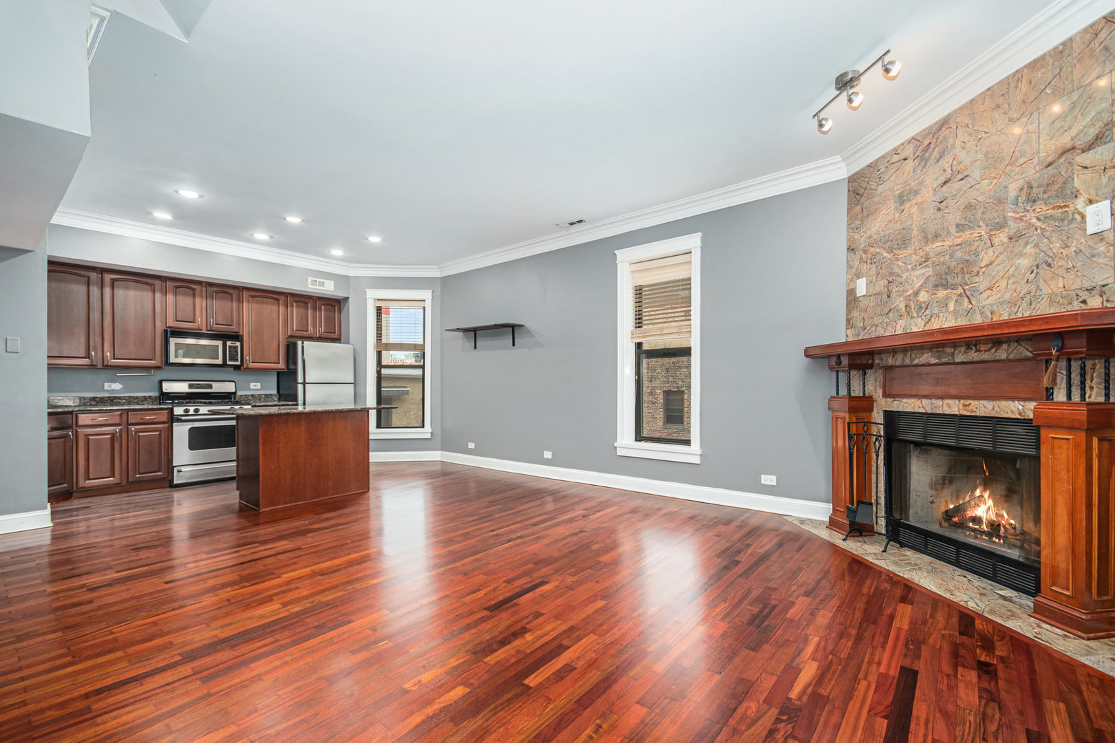 747 N Sedgwick Street 4rs Property Photo 6