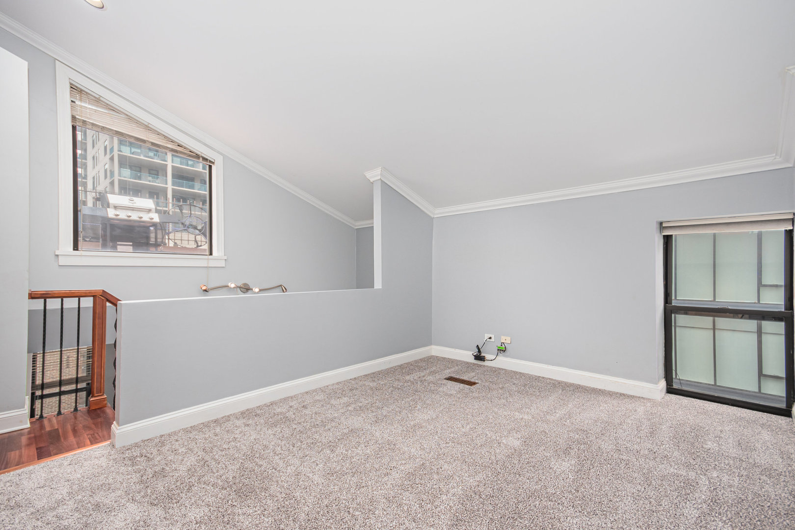747 N Sedgwick Street 4rs Property Photo 9