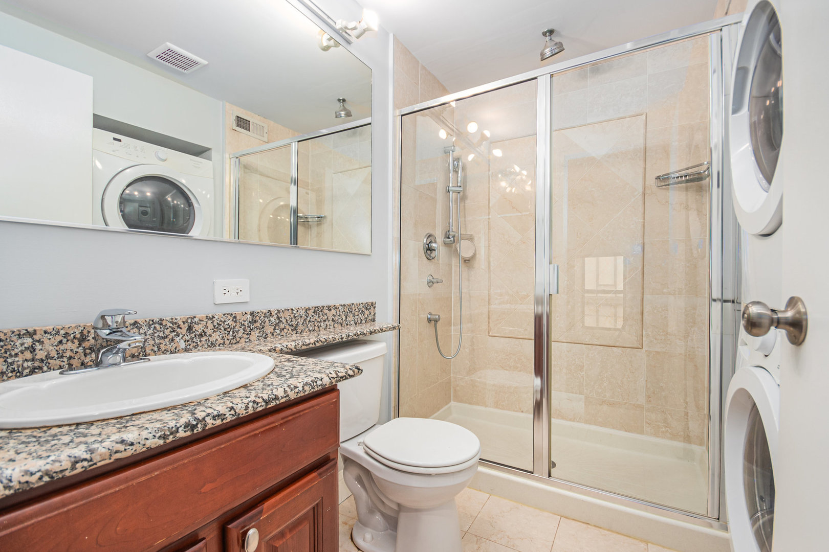 747 N Sedgwick Street 4rs Property Photo 10