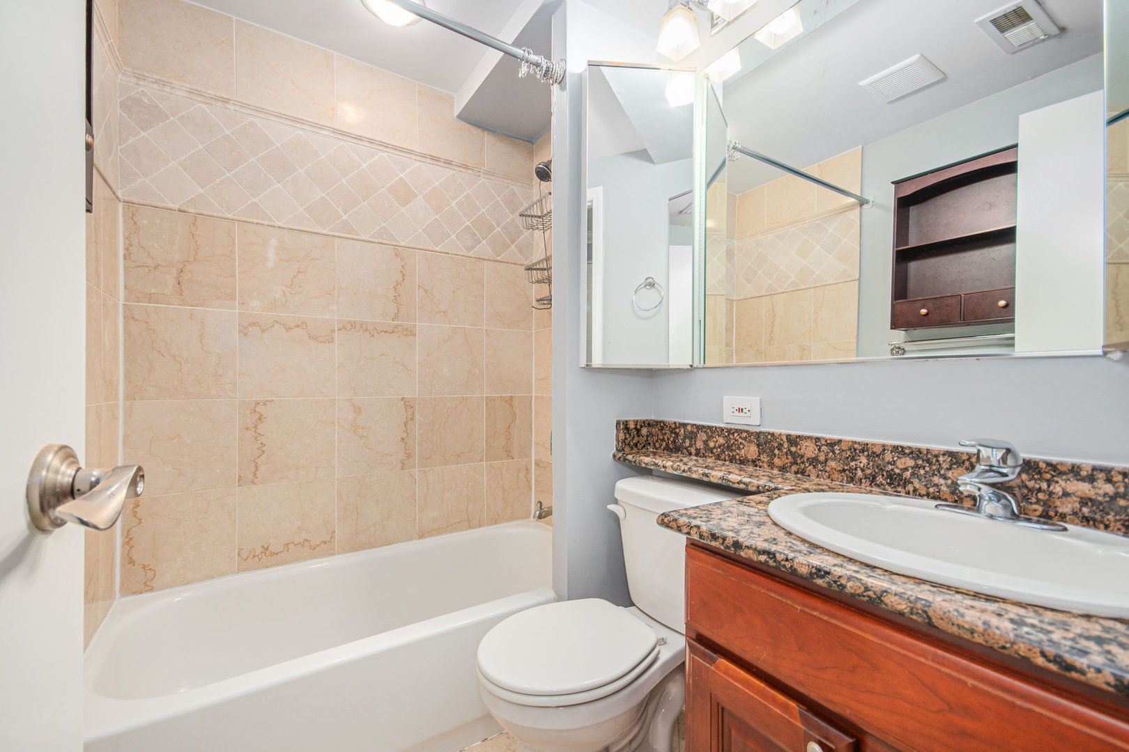 747 N Sedgwick Street 4rs Property Photo 12
