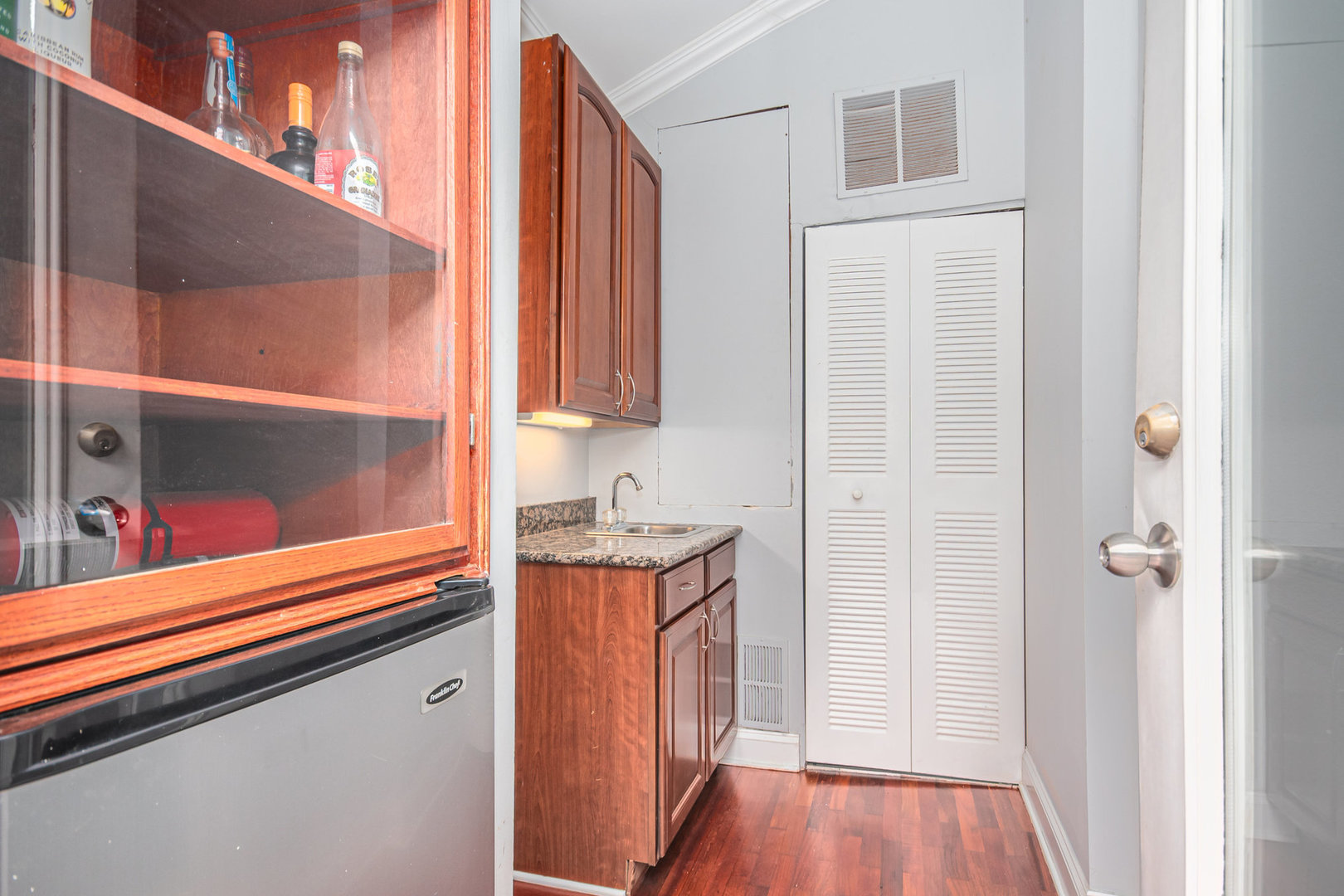 747 N Sedgwick Street 4rs Property Photo 13