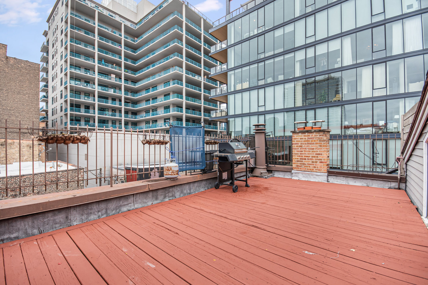 747 N Sedgwick Street 4rs Property Photo 14
