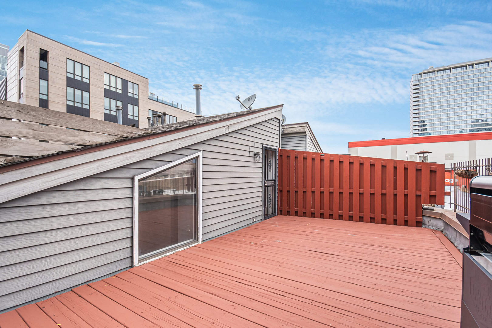 747 N Sedgwick Street 4rs Property Photo 15