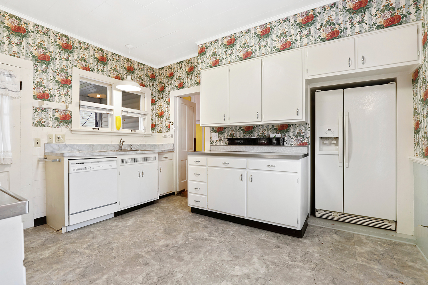 309 E 3rd Street Property Photo 12
