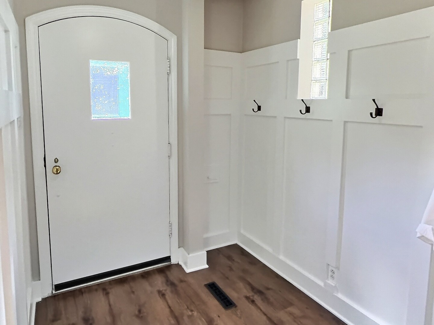 10711 S Artesian Avenue Property Photo 4