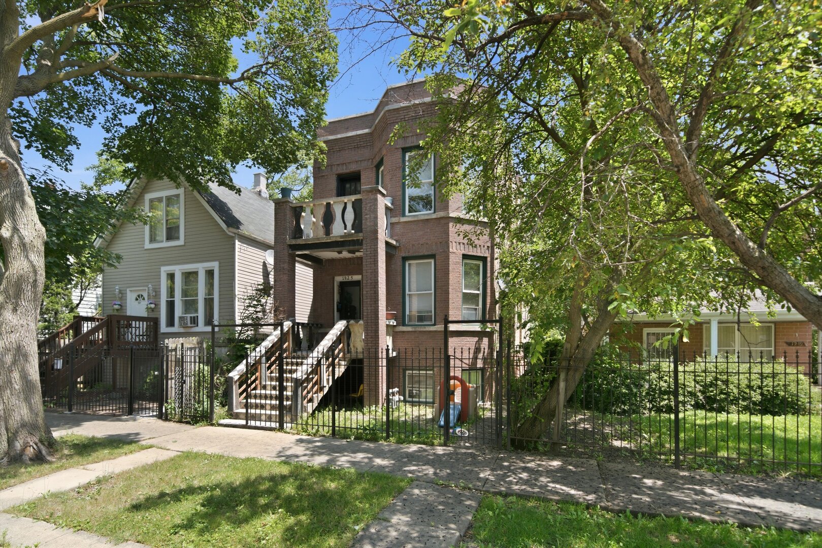 1925 N Keystone Avenue Property Photo 3