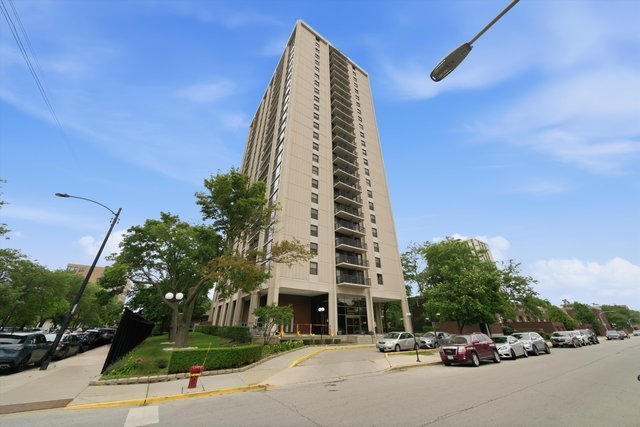 2605 S Indiana Avenue 304 Property Photo 1