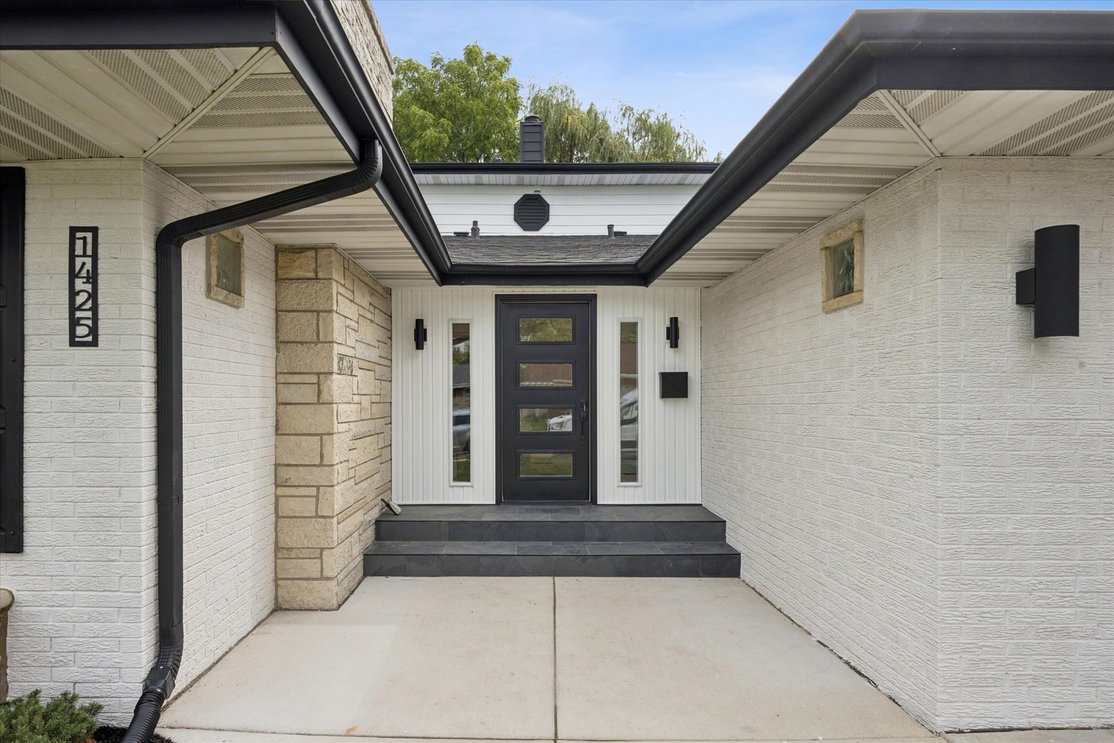 1425 Stonegate Road Property Photo 3