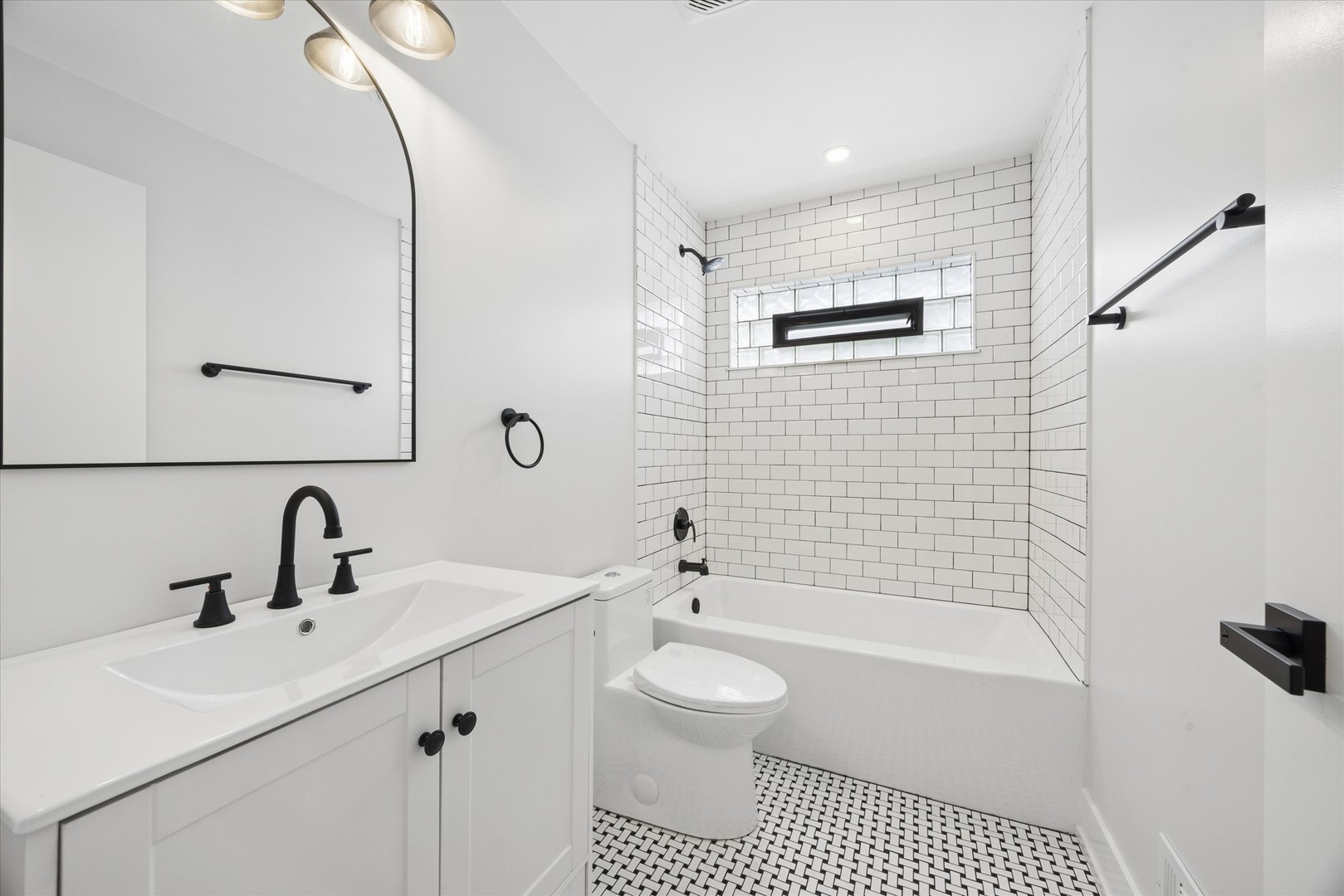 1425 Stonegate Road Property Photo 17