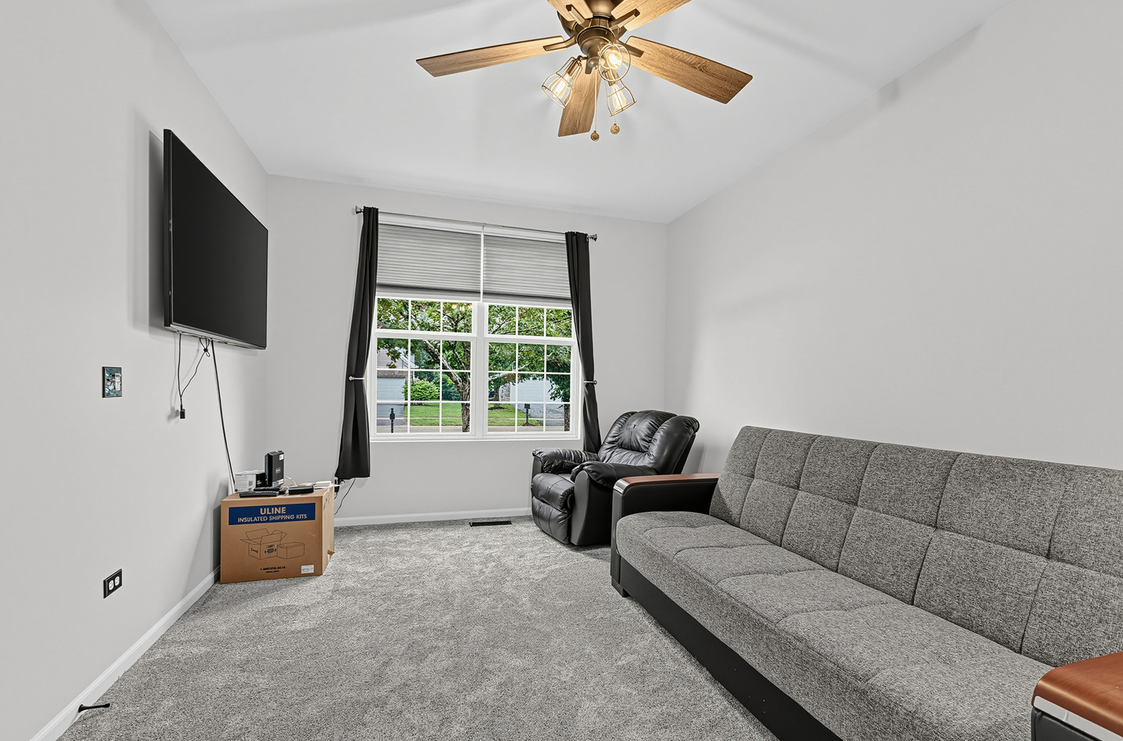 24952 Thornberry Drive Property Photo 3