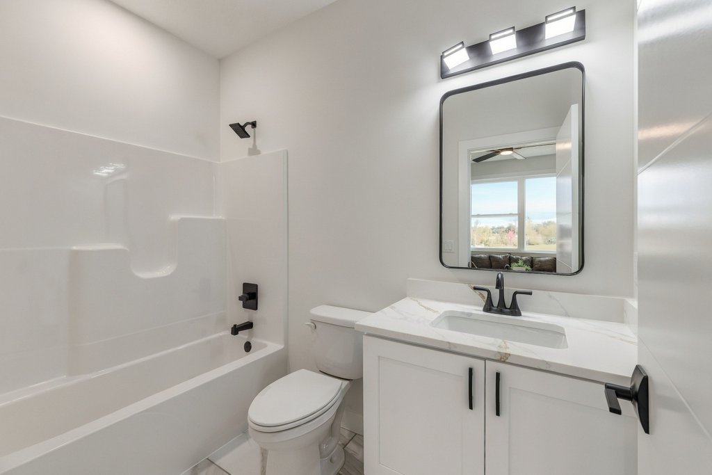 6589 Blackbird Lane Property Photo 12