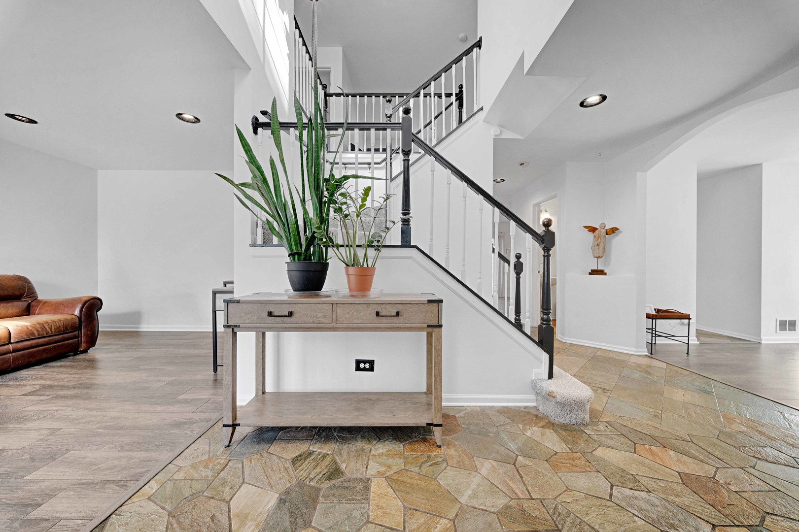 11775 Everglades Road Property Photo 4