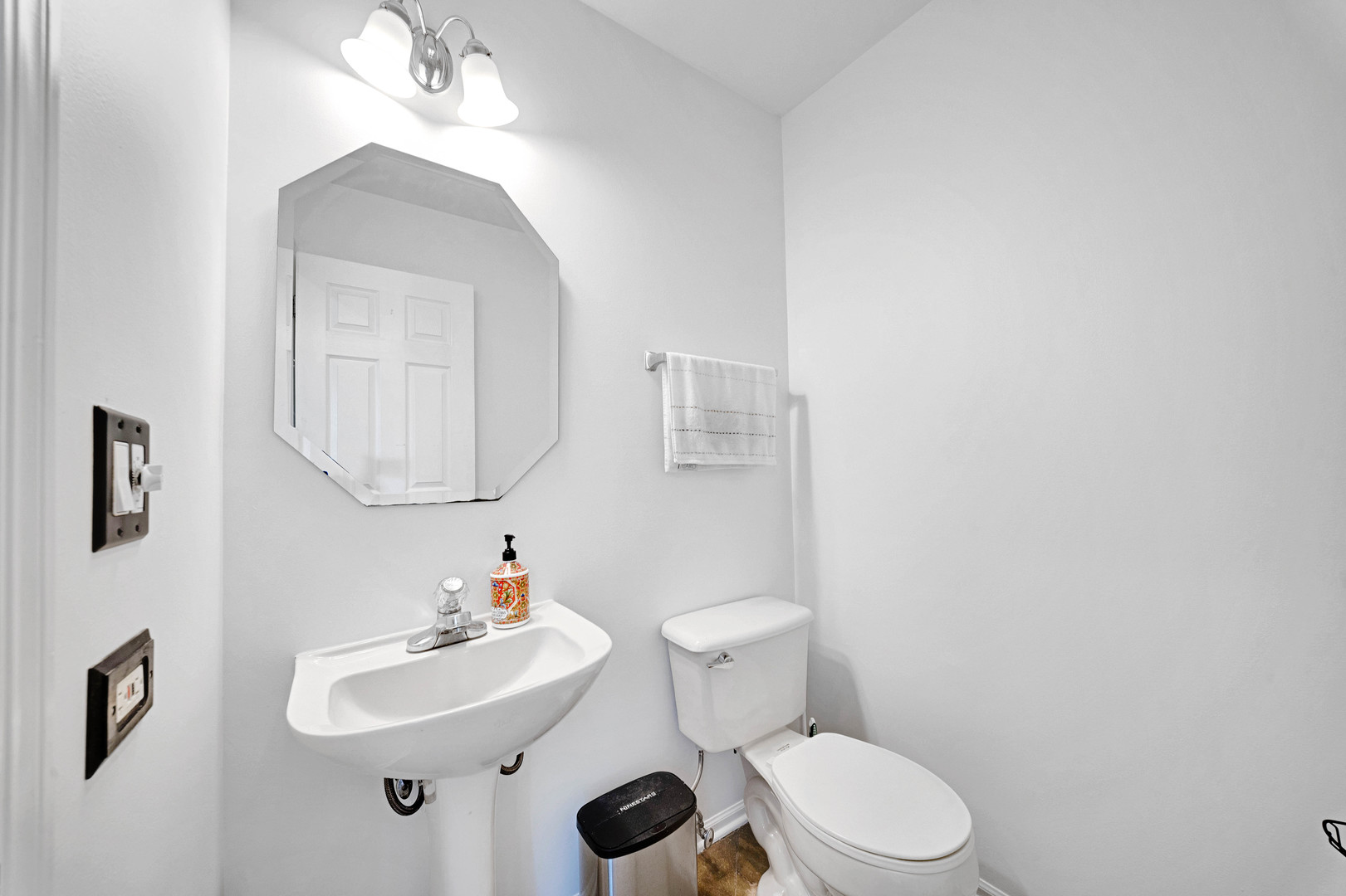 11775 Everglades Road Property Photo 10