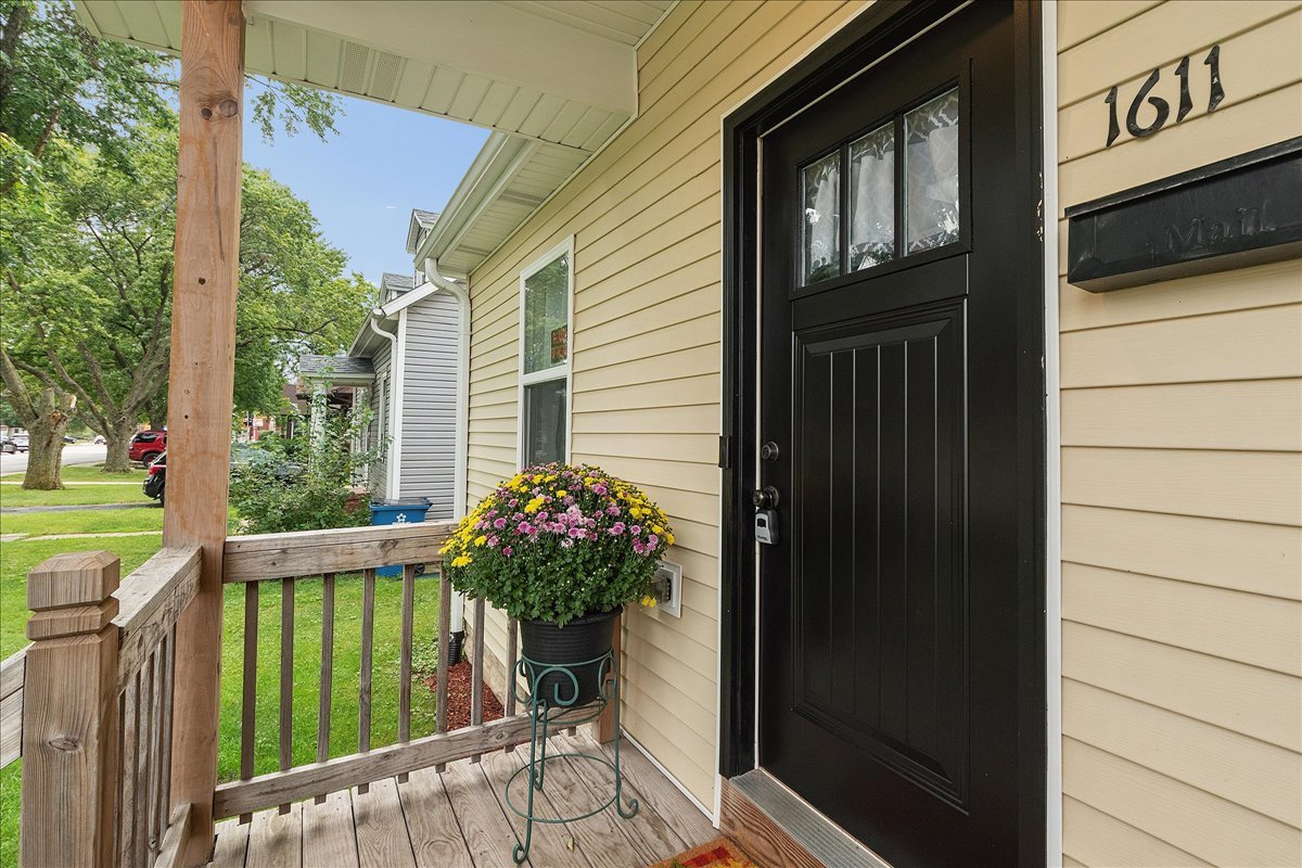 1611 E Washington Street Property Photo 3