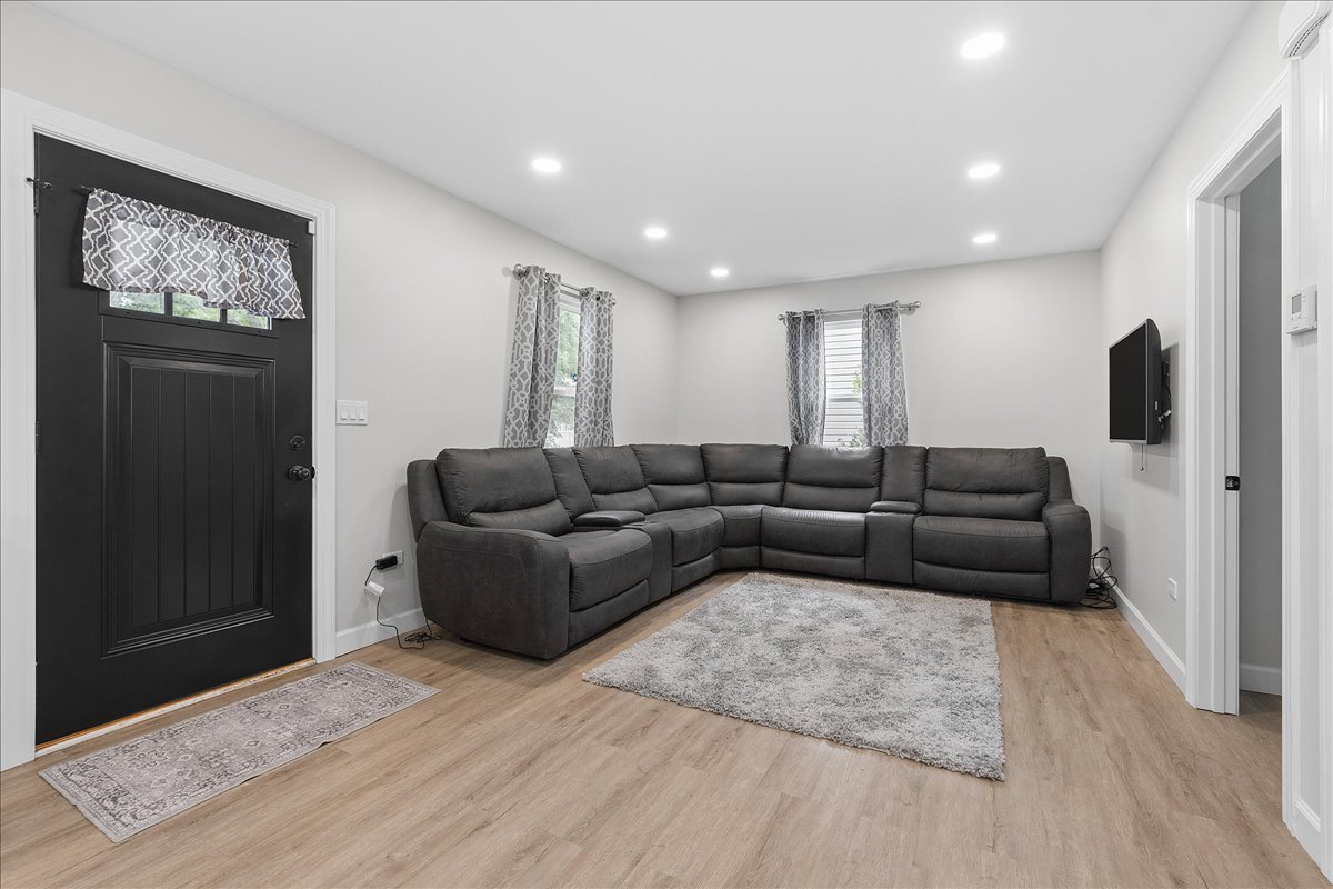1611 E Washington Street Property Photo 4