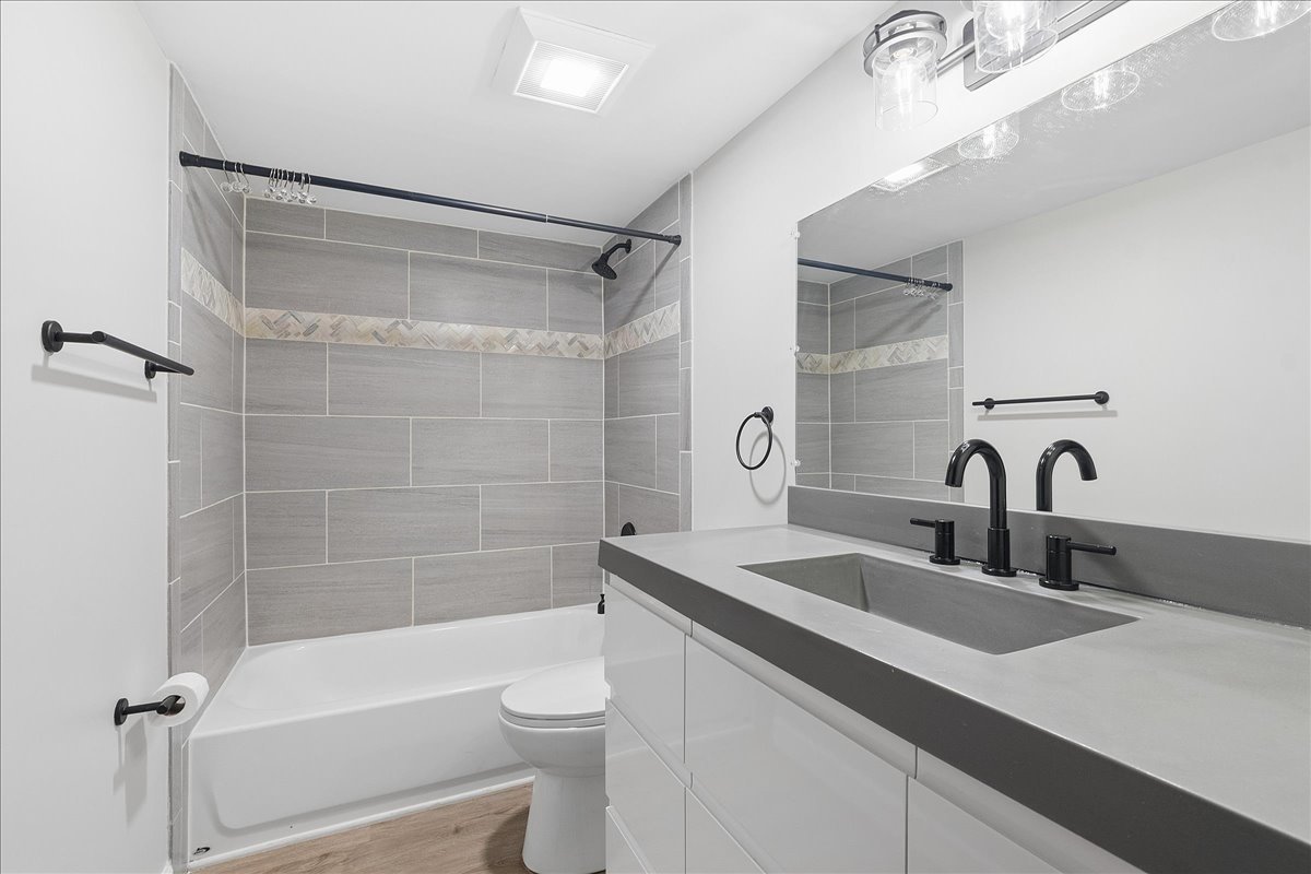 1611 E Washington Street Property Photo 17