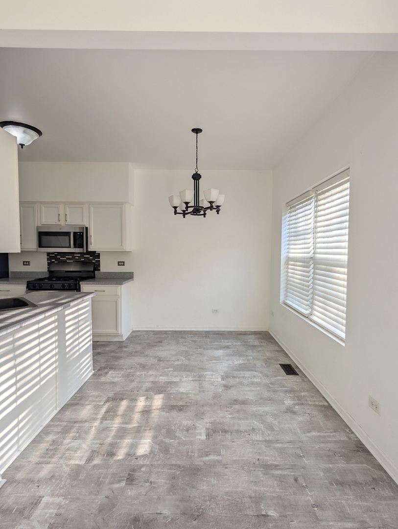 2551 Oak Tree Lane 2551 Property Photo 4