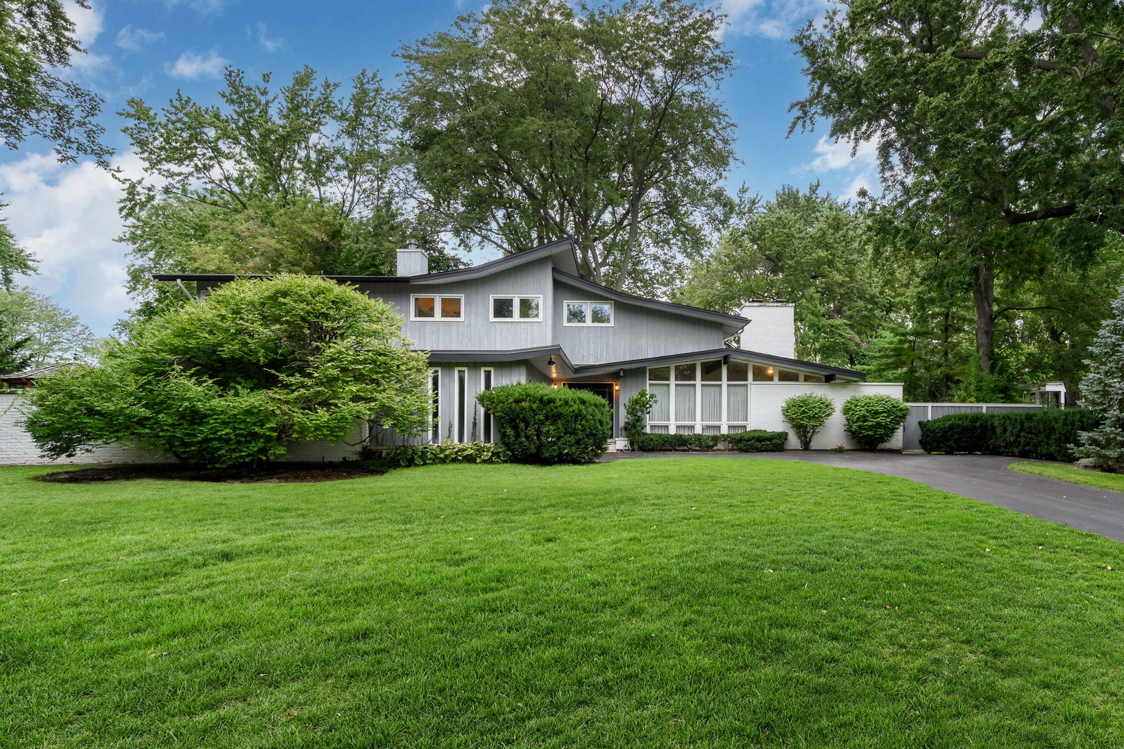 695 Ivy Lane Property Photo 1