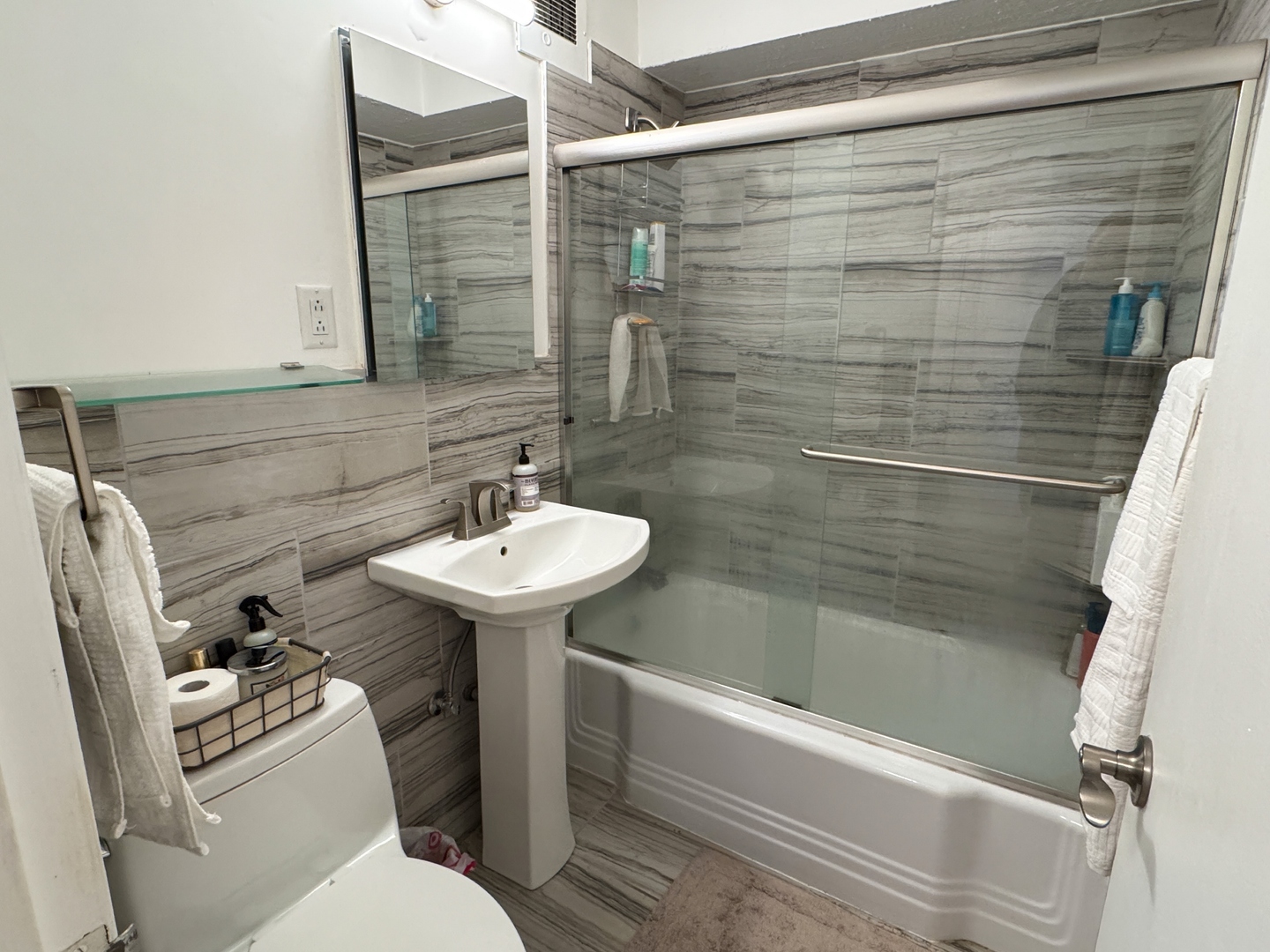 3100 N Lake Shore Drive 512 Property Photo 16