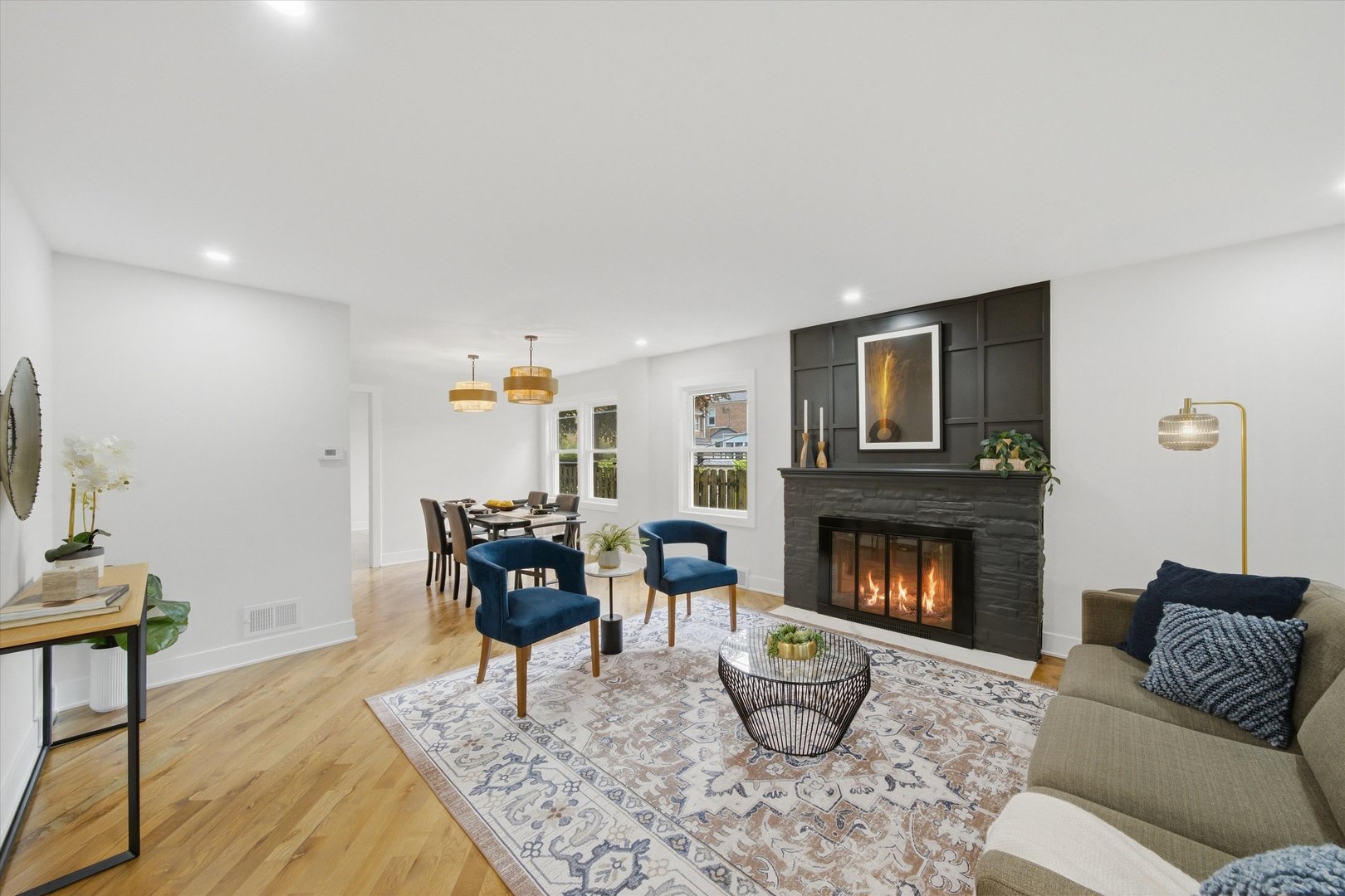 2814 W Balmoral Avenue Property Photo 2