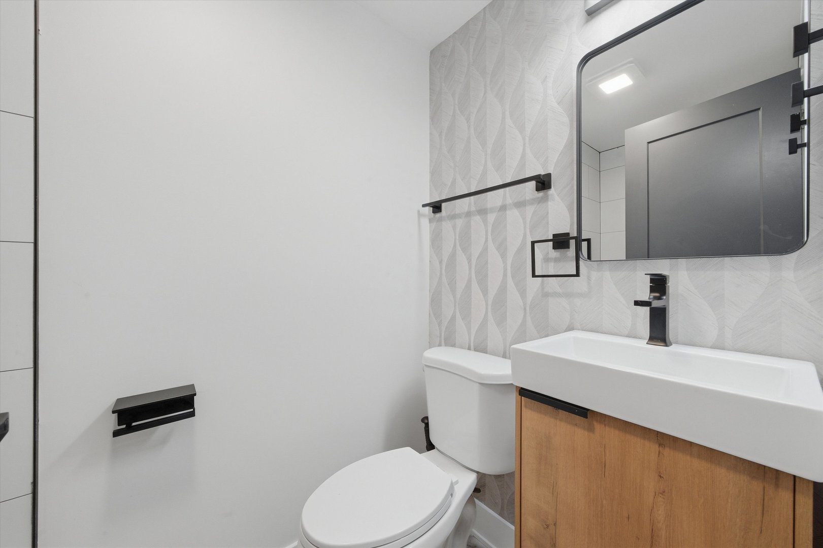 2814 W Balmoral Avenue Property Photo 13