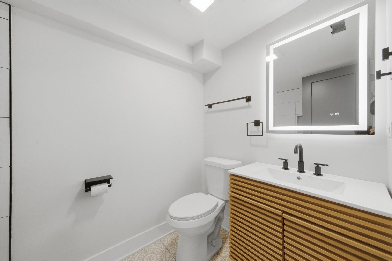 2814 W Balmoral Avenue Property Photo 24