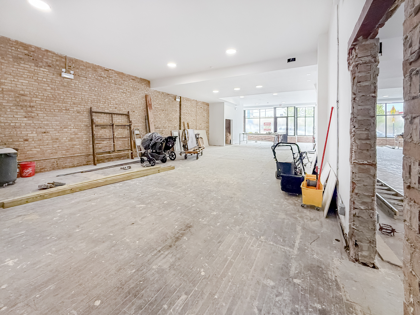 6413 W Irving Park Road Property Photo 9