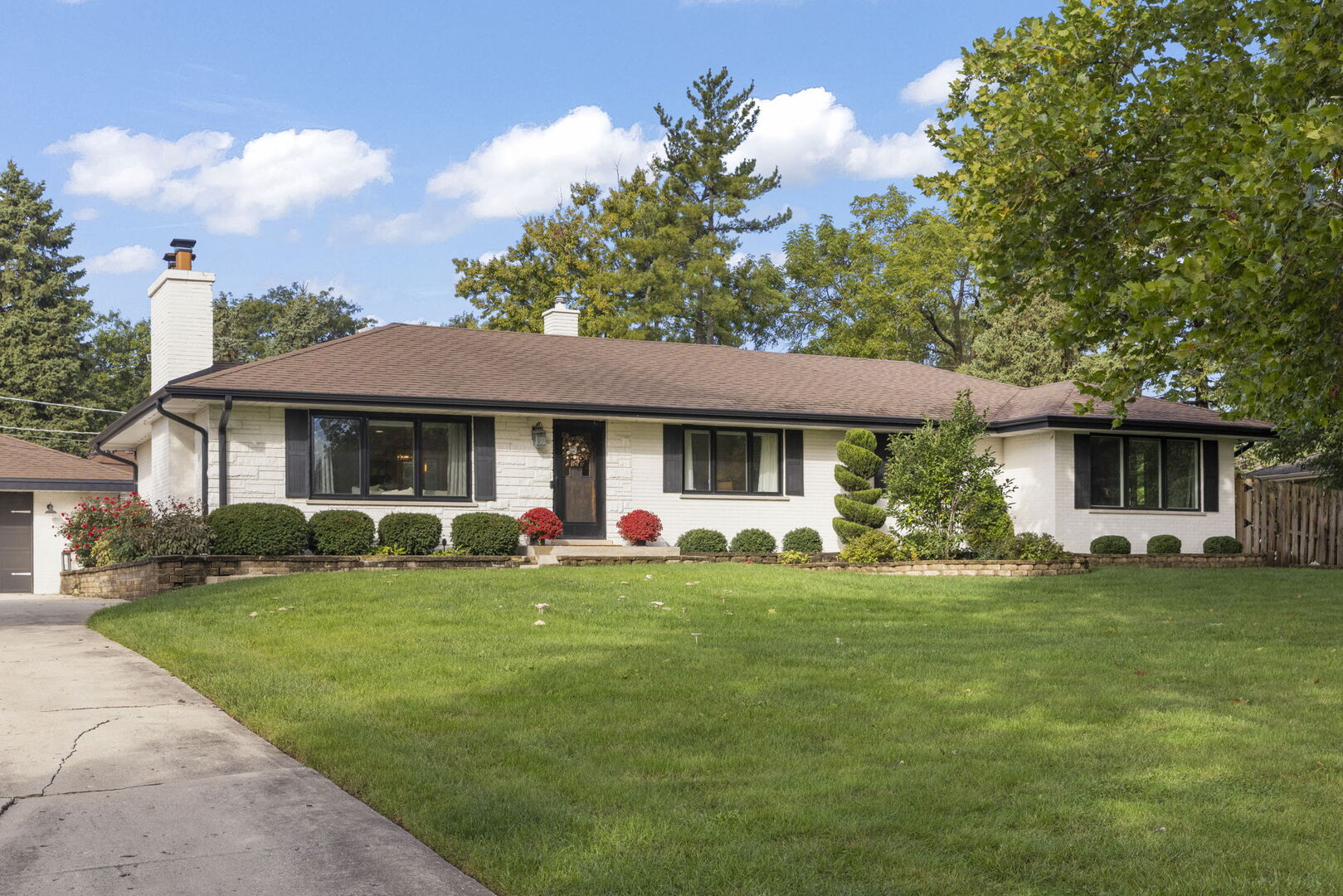 390 S Kenilworth Avenue Property Photo 1