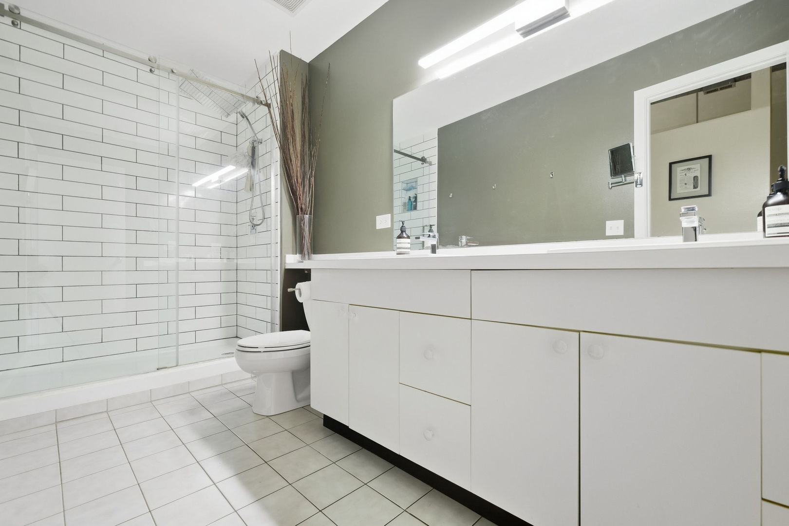 1801 W Larchmont Avenue 214 Property Photo 10