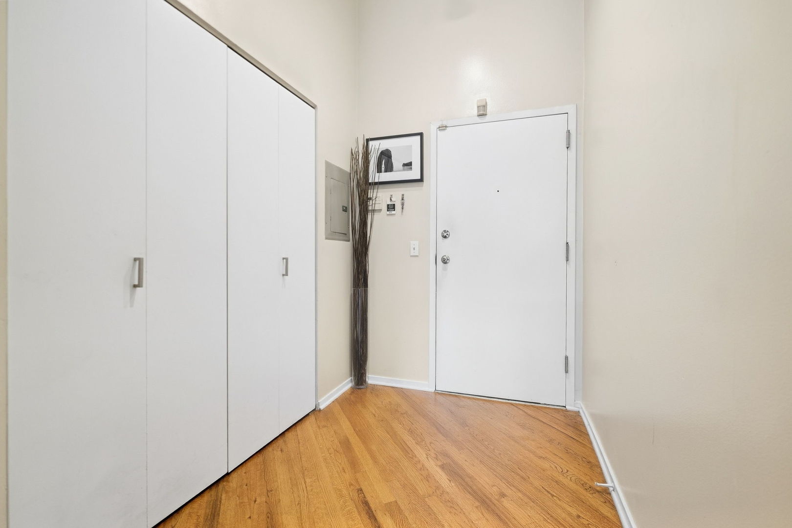 1801 W Larchmont Avenue 214 Property Photo 12