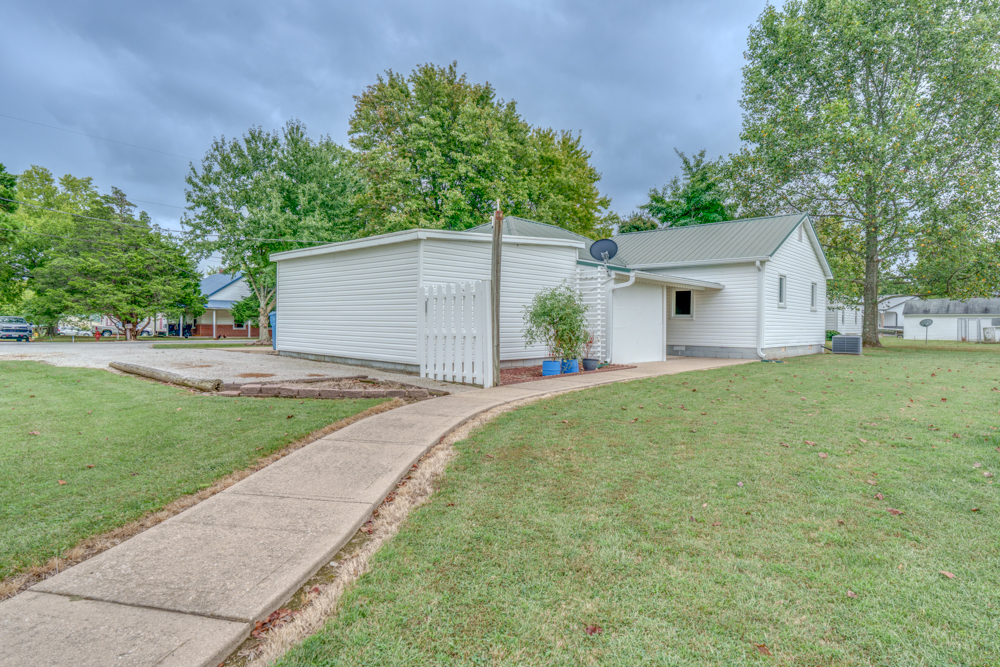 300 S Jefferson Street Property Photo 8