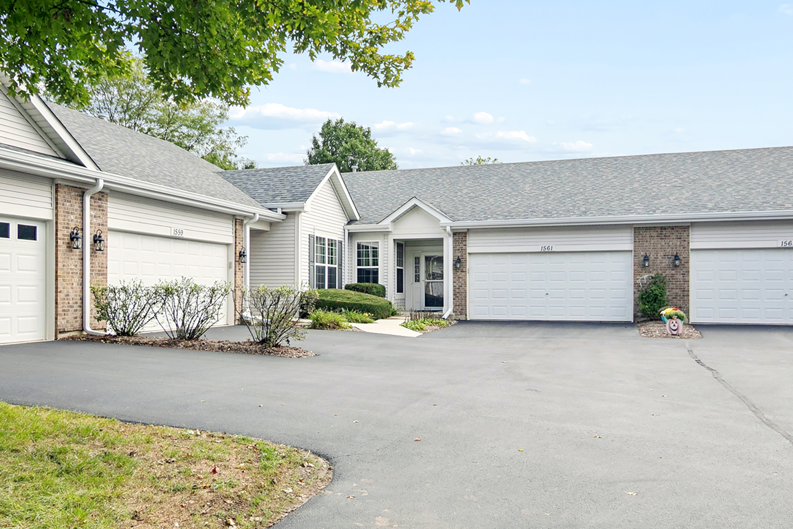 1561 W Cadillac Circle Property Photo 1