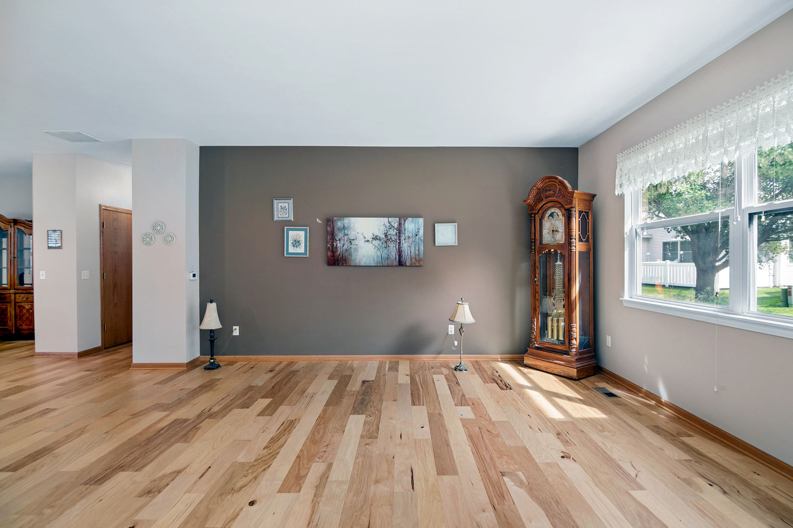 1561 W Cadillac Circle Property Photo 3