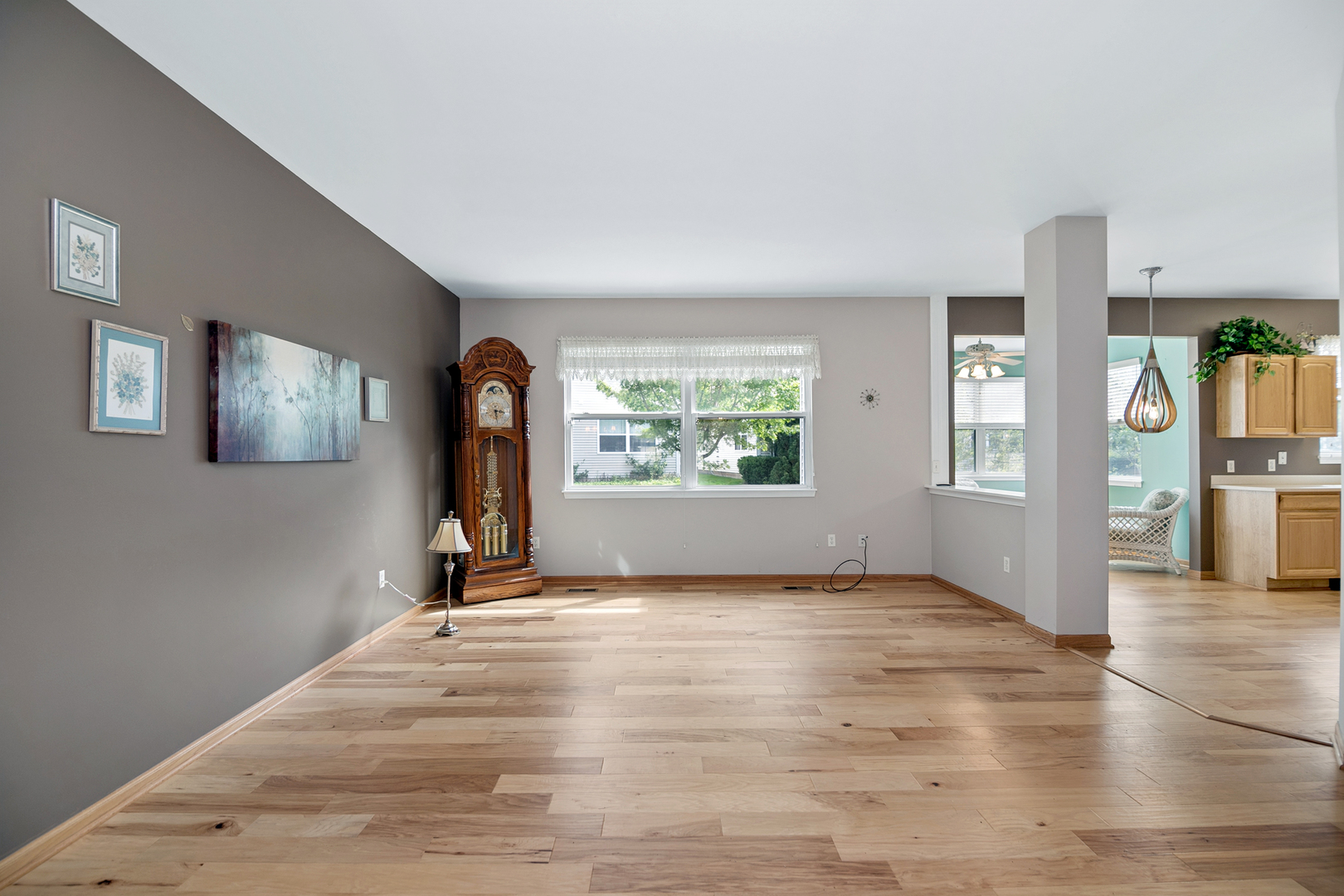 1561 W Cadillac Circle Property Photo 4