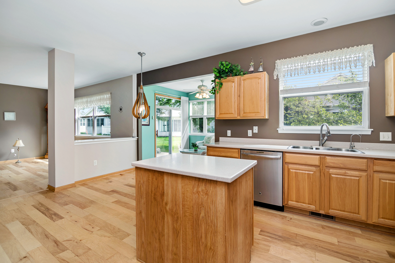 1561 W Cadillac Circle Property Photo 7