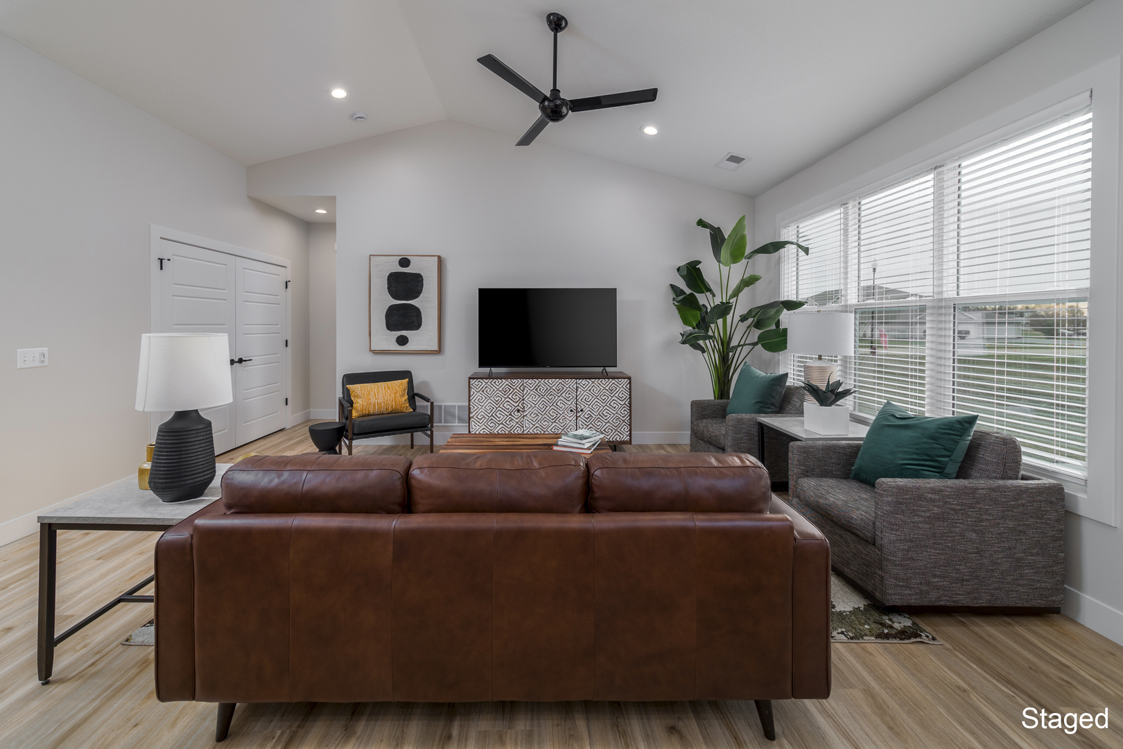 361 E Donahue Street Property Photo 5