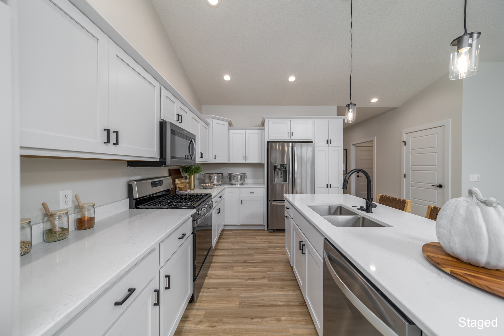 361 E Donahue Street Property Photo 7