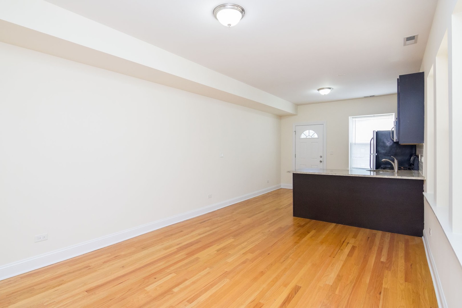 2035 W Arthur Avenue 3e Property Photo 4