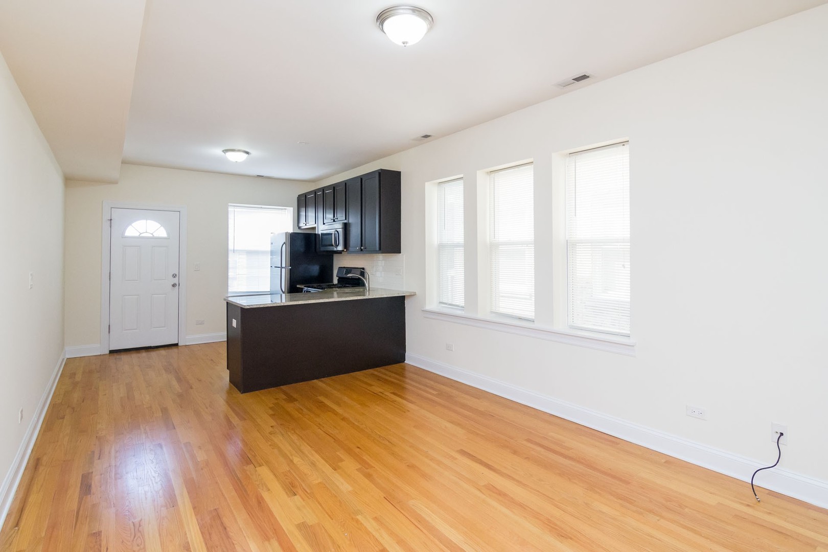 2035 W Arthur Avenue 3e Property Photo 5