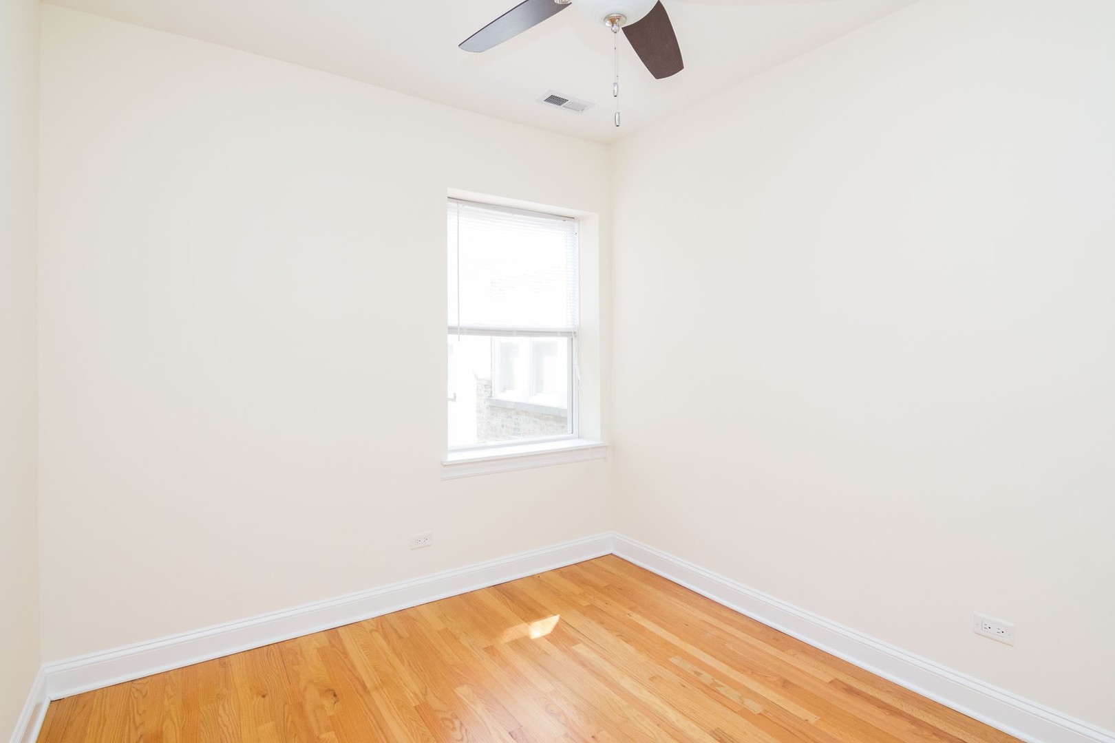 2035 W Arthur Avenue 3e Property Photo 9