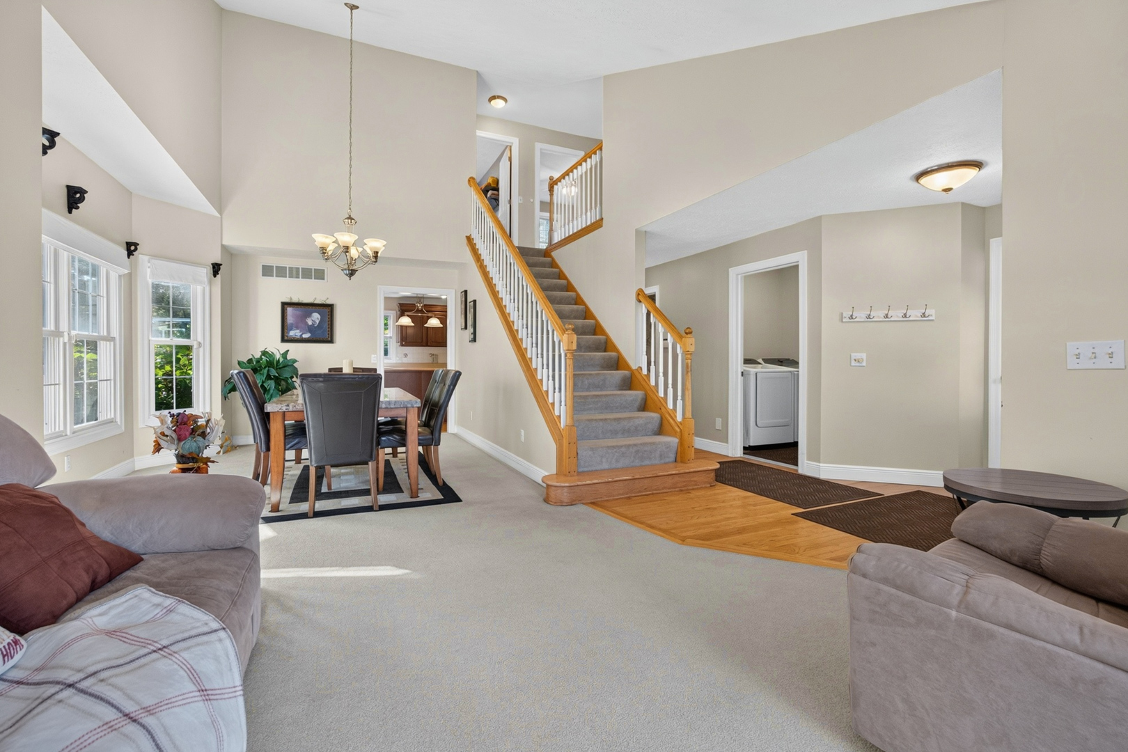 9159 Deer Ridge Drive Property Photo 6