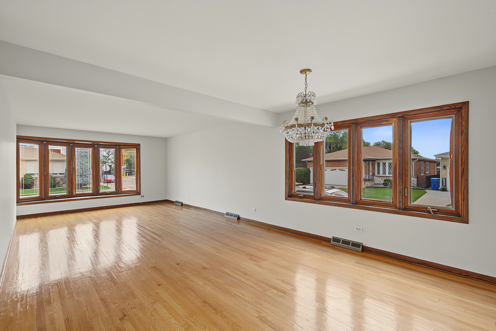 4700 N Chester Avenue Property Photo 4