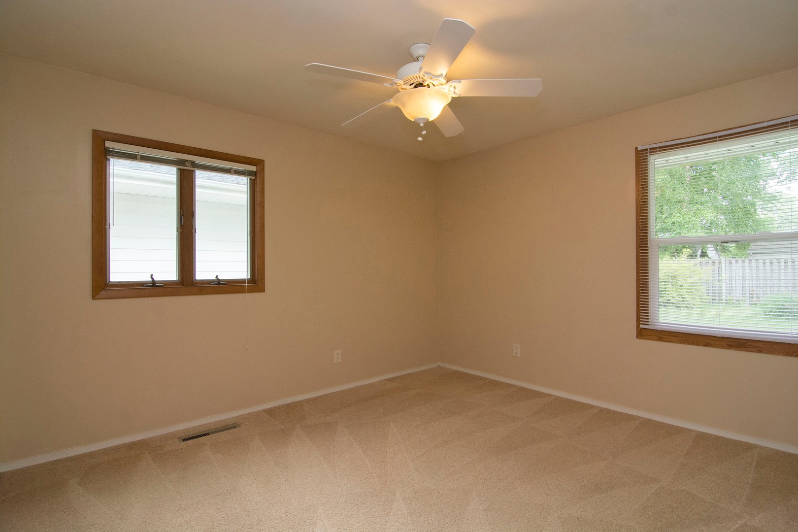 1406 Eastern Drive Property Photo 9